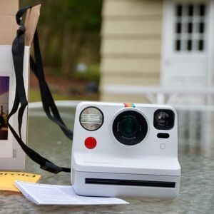 Polaroid Now Autofocus i-Type Instant Camera |
Original Box & Accessories 🌈📸